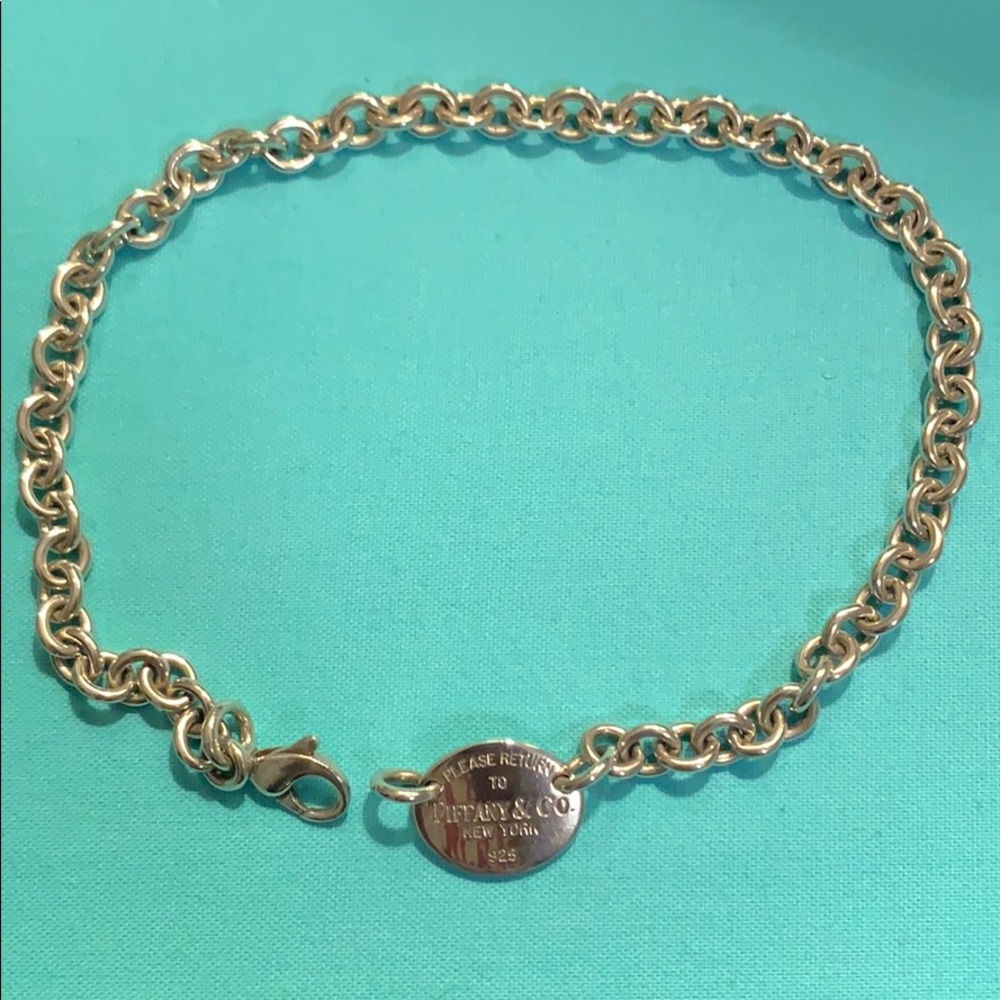 Return to Tiffany & Co. NY Oval Tag Necklace